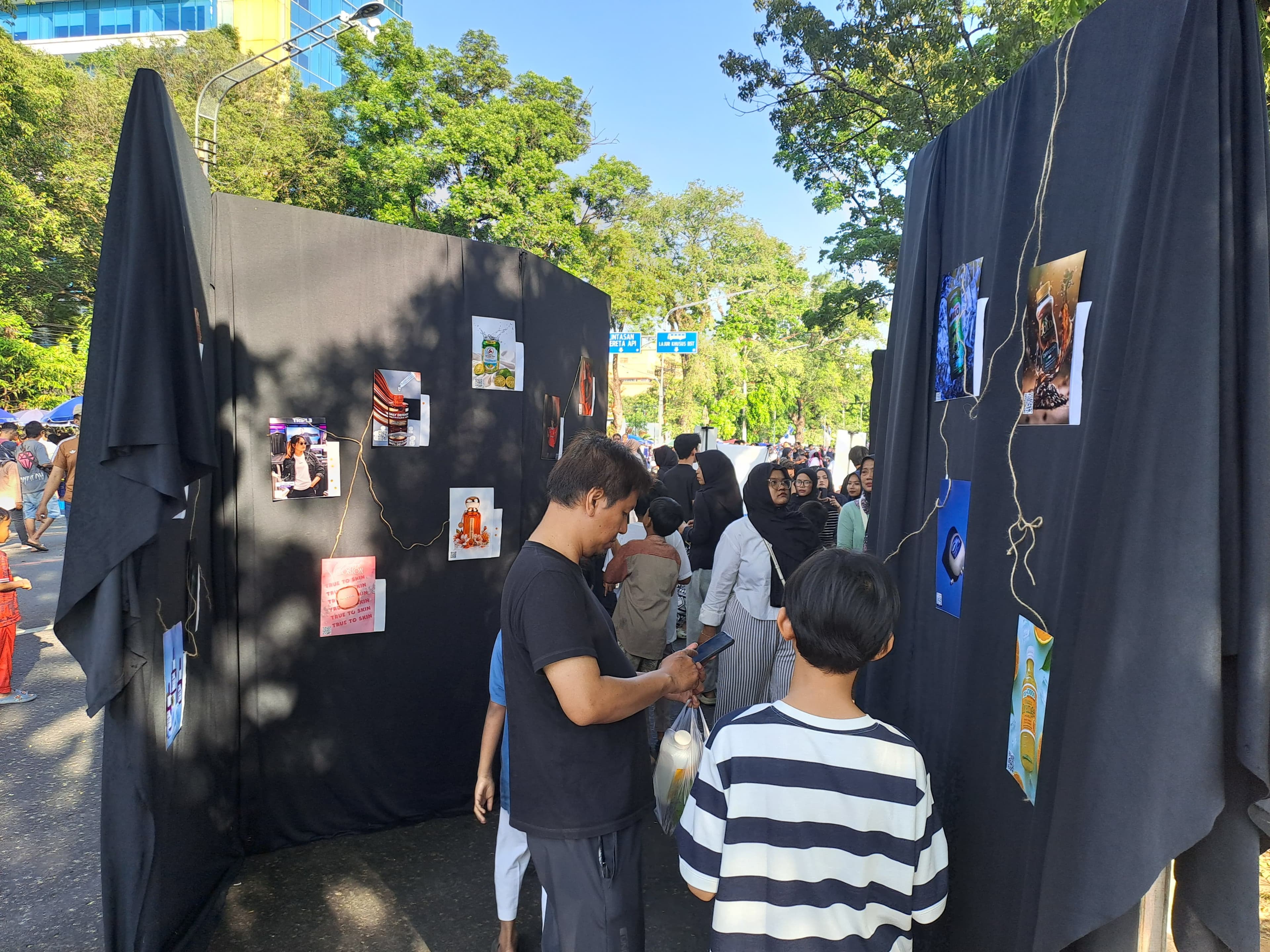 Mahasiswa Produksi Media Politeknik Indonusa Gelar Karya Fotografi di Car Free Day Surakarta