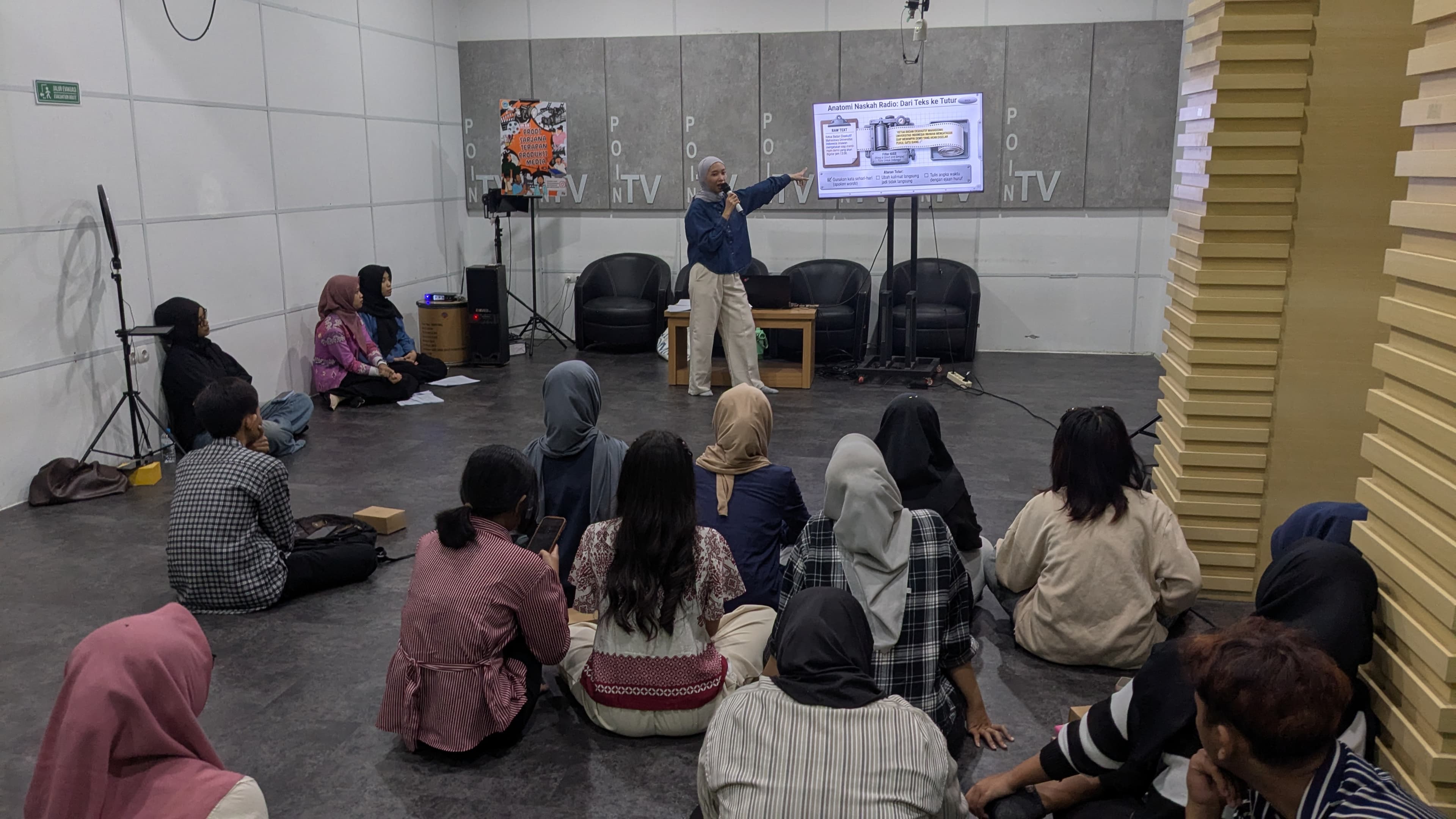 Bekali Mahasiswa Menjadi Penyiar Profesional di Era Digital, Indonusa FM Kolaborasi Prodi Produksi Media dan Digital Marketing Gelar Workshop Penyiaran
