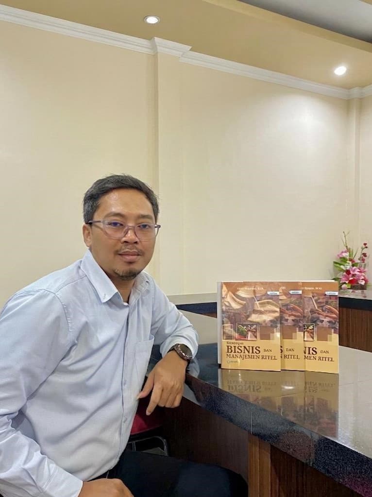 Kaprodi Bisnis dan Manajemen Ritel Politeknik Indonusa Surakarta Terbitkan Buku Ajar “Bisnis dan Manajemen Ritel