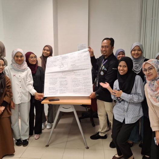 Farmasi INDONUSA Perkuat Kolaborasi Internasional Melalui Benchmarking ke Fakultas Farmasi UiTM Malaysia